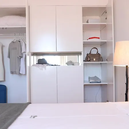 The Canary - Spacious At Downtown With Views * 리스본