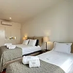 The Canary - Spacious At Downtown With Views Apartment *