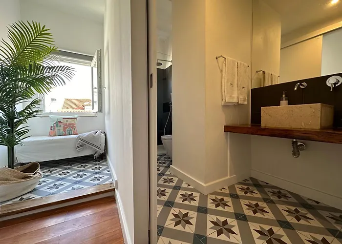 The Canary - Spacious At Downtown With Views Apartment *